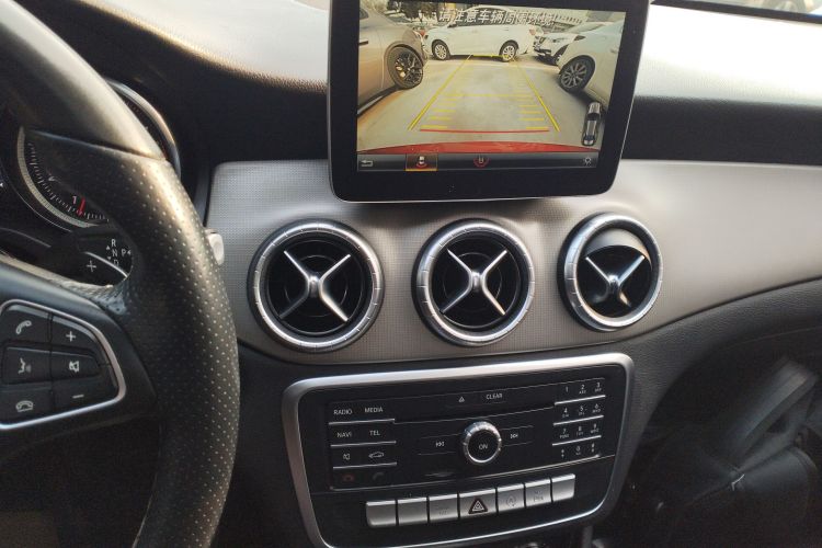 奔驰CLA 2017款 改款 CLA 200 时尚型中控内饰16