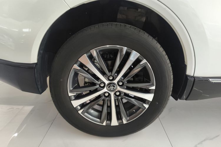 丰田 威飒 2023款 2.0L CVT两驱豪华版车身外观6008