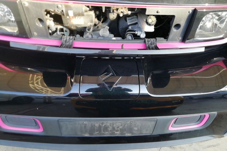 宝骏KiWi EV 2022款 设计师轻享版 磷酸铁锂机舱底盘24