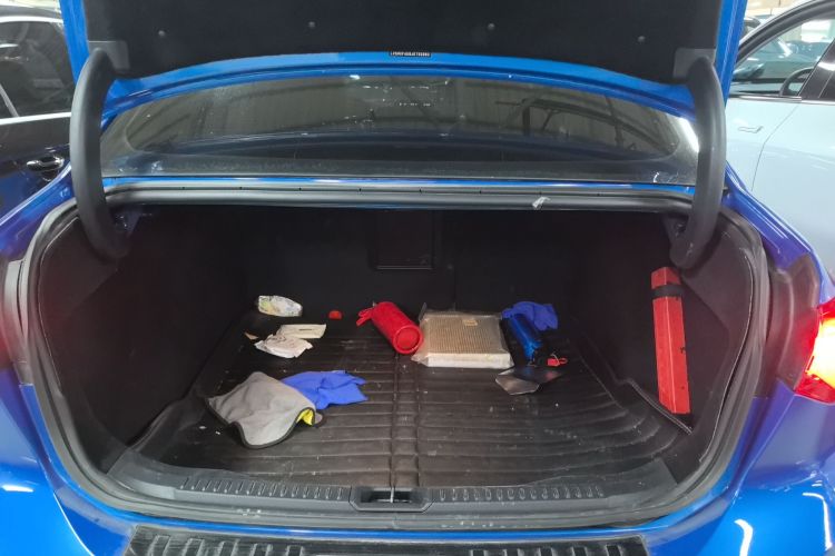 福特 福克斯 2019款 三厢 EcoBoost 180 自动锋耀型机舱底盘23