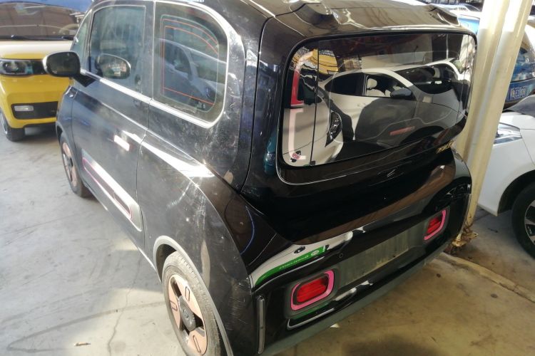 宝骏KiWi EV 2022款 设计师轻享版 磷酸铁锂车身外观4