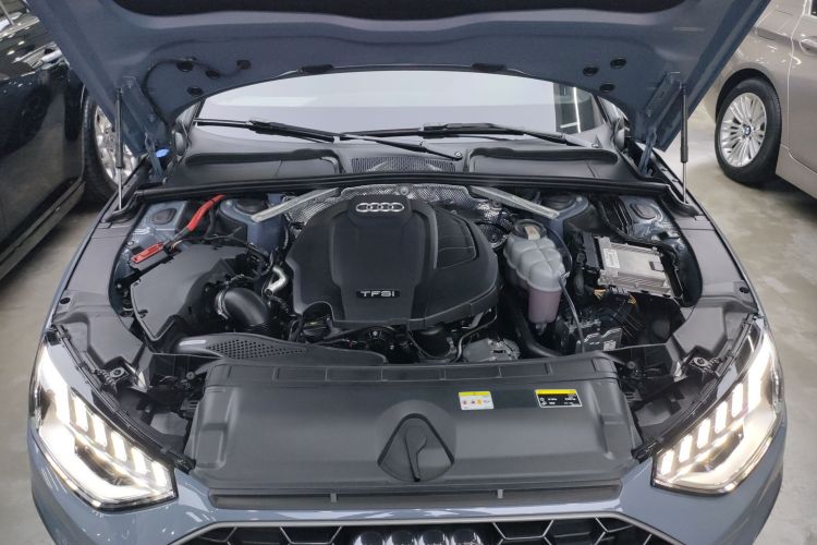 奥迪A4L 2022款 40 TFSI quattro RS套件燃速型机舱底盘24