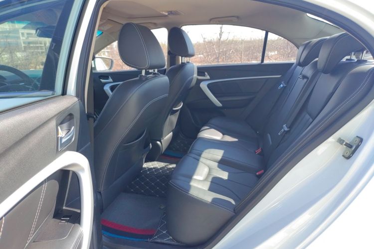 吉利汽车 帝豪 2017款 三厢百万款 1.5L 手动向上版中控内饰7004