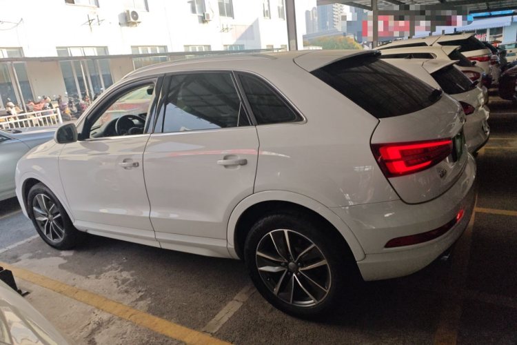 奥迪Q3 2016款 40 TFSI quattro 全时四驱运动型车身外观4