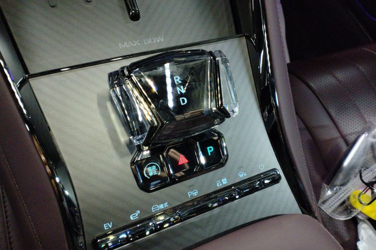 腾势Z9GT 2024款 1100四驱Ultra版中控内饰18