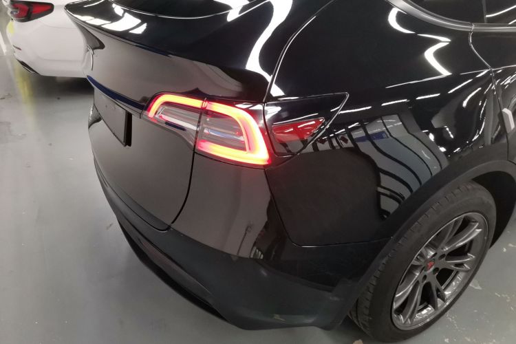 特斯拉 Model Y 2023款 后轮驱动版车身外观9