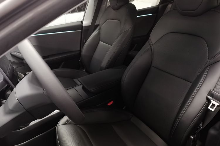 特斯拉 Model 3 2023款 后轮驱动版中控内饰19