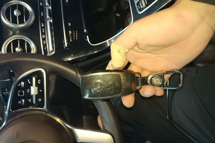 奔驰GLC 2020款 GLC 260 L 4MATIC 动感型中控内饰11