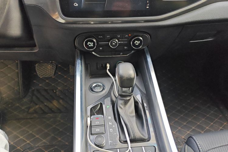 奇瑞 瑞虎8 2018款 1.5TCI 自动豪华型 7座中控内饰18