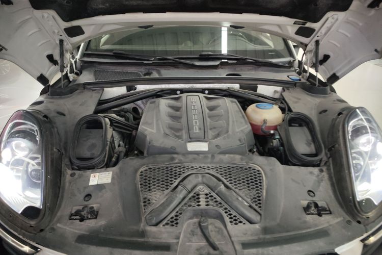 保时捷 2017款  Macan S 3.0T机舱底盘24