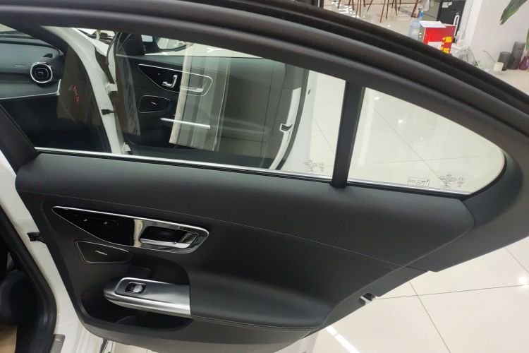 奔驰C级 2023款 C 200 L 运动版中控内饰7006