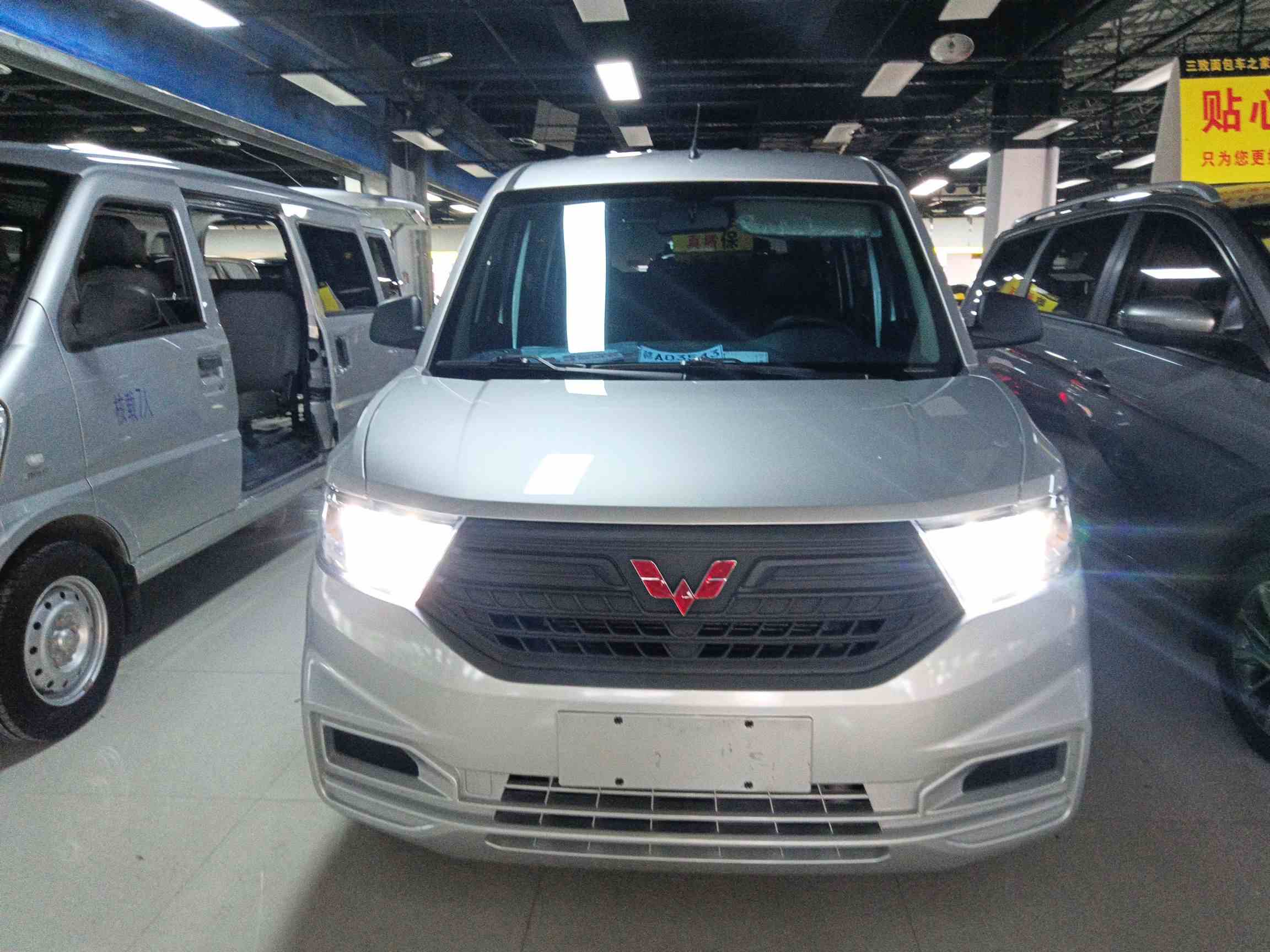 五菱汽车 五菱宏光V 2022款 1.5L劲取版电动助力LAR(1)