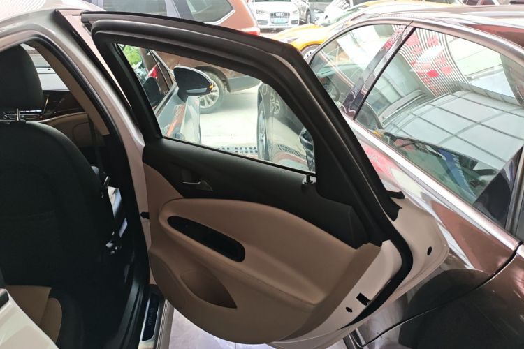 别克 威朗 2019款 三厢 15S 自动领先型中控内饰45