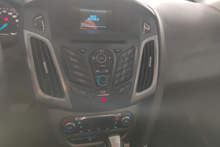 福特 福克斯 2012款 三厢 1.6L 自动风尚型中控内饰16