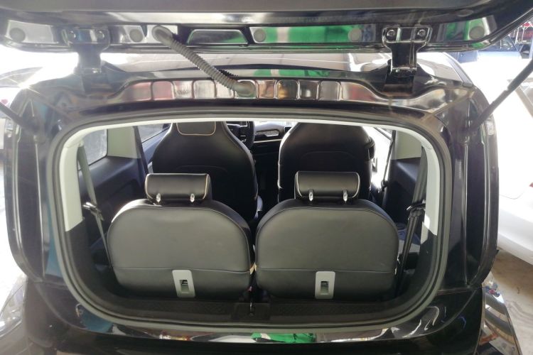 宝骏KiWi EV 2022款 设计师轻享版 磷酸铁锂机舱底盘23