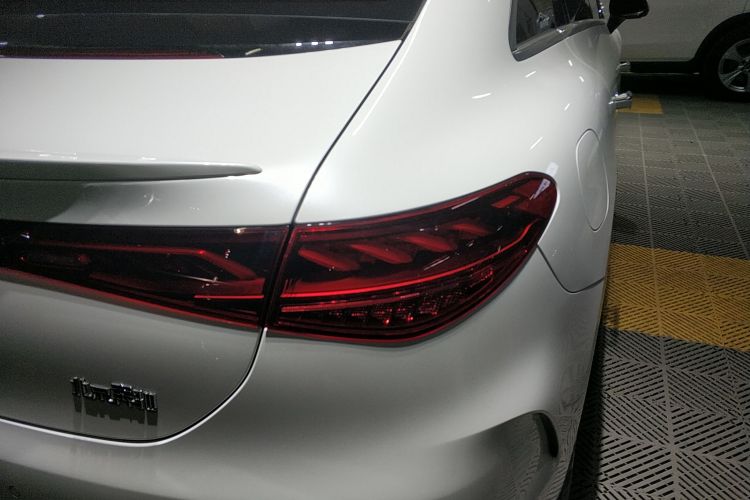 奔驰EQE 2022款 350 先锋版车身外观9