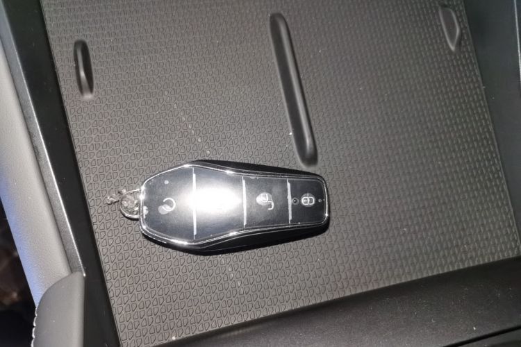 比亚迪 秦L 2024款 DM-i 80KM超越型中控内饰7001