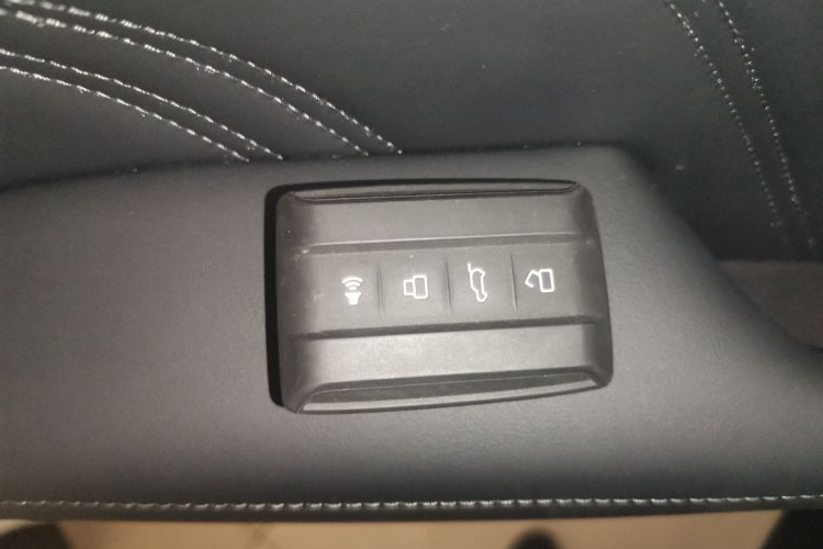 坦克400 2025款 2.0T 汽油版中控内饰11