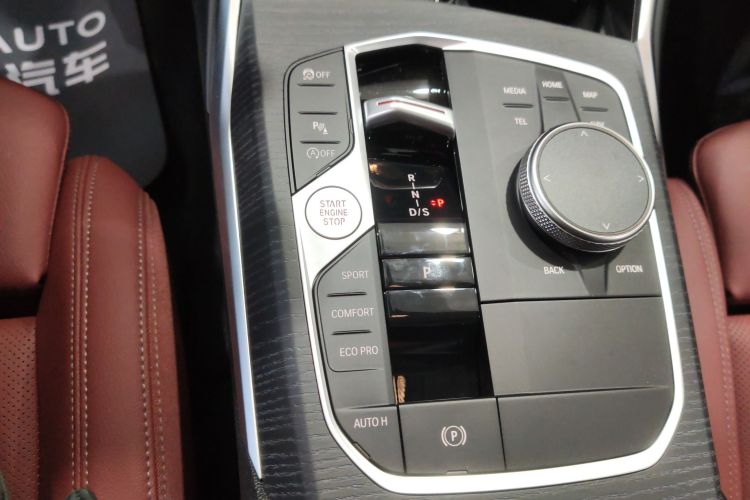 宝马3系 2025款 325Li M运动套装中控内饰18