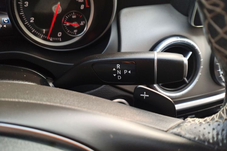 奔驰CLA 2017款 改款 CLA 200 时尚型中控内饰18