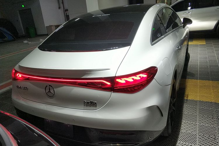 奔驰EQE 2022款 350 先锋版车身外观6