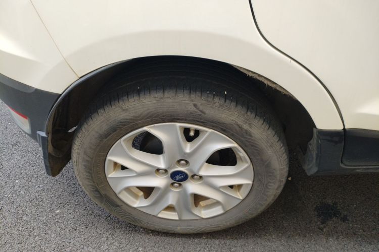 福特 翼搏 2013款 1.5L 手动风尚型车身外观56