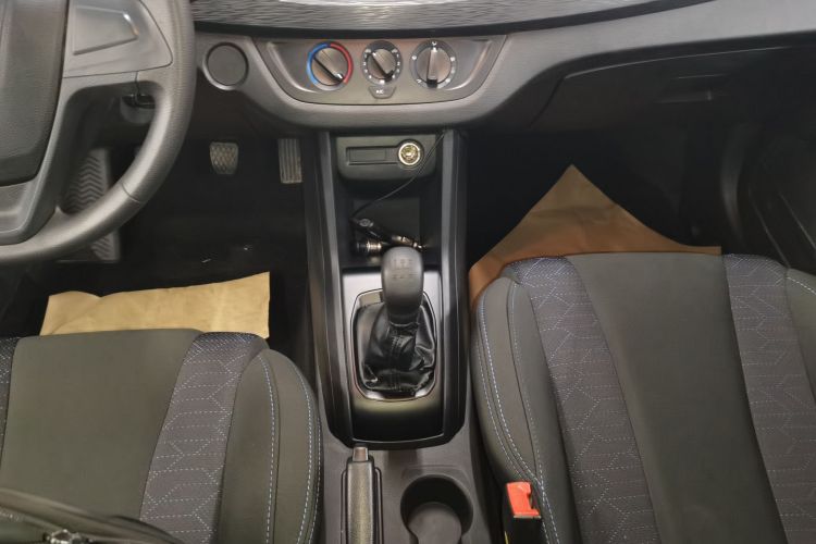 宝骏310 2016款 1.2L 手动超值型中控内饰18