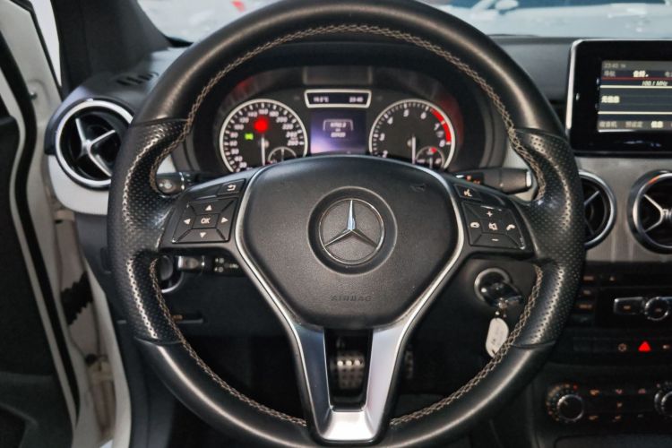 奔驰B级 2012款 B 200中控内饰13