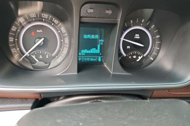 别克GL8 2017款 25S 尊贵型 国V中控内饰15