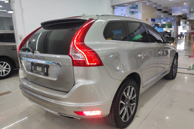沃尔沃XC60 2016款 T5 AWD 智驭版车身外观7