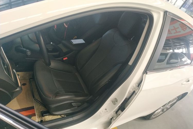 别克 英朗 2021款 1.3T 自动轻混动精英型中控内饰19