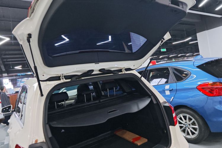 奔驰B级 2012款 B 200机舱底盘23