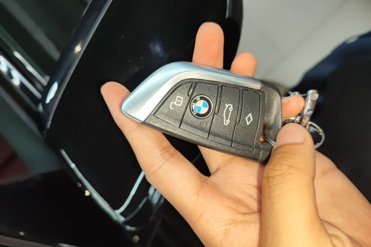 宝马i4 2023款 eDrive40中控内饰7001