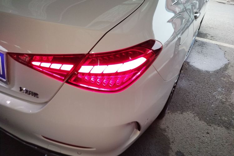 奔驰C级 2023款 改款 C 200 L 运动版车身外观9