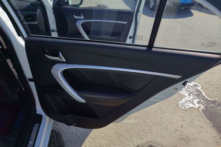 吉利汽车 帝豪 2017款 三厢百万款 1.5L 手动向上版中控内饰7006