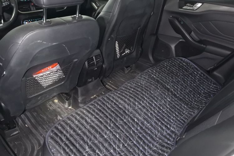 福特 福克斯 2019款 三厢 EcoBoost 180 自动锋耀型中控内饰21