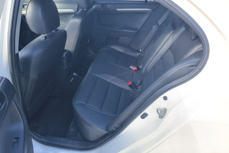 三菱 翼神 2015款 1.6L 手动时尚版中控内饰21