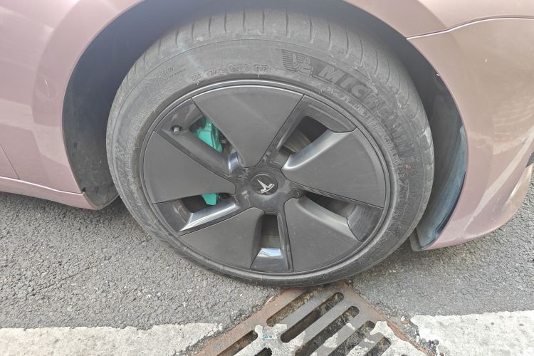 特斯拉 Model 3 2021款 标准续航后驱升级版车身外观10