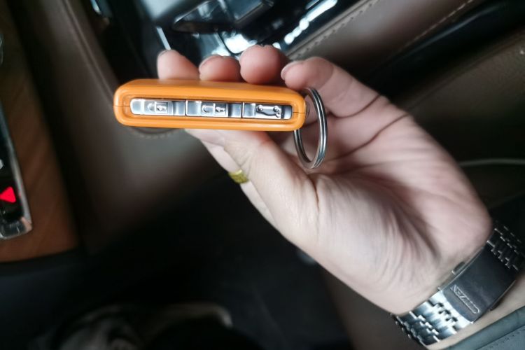 沃尔沃XC90 2023款 B6 智逸豪华版 7座中控内饰7001