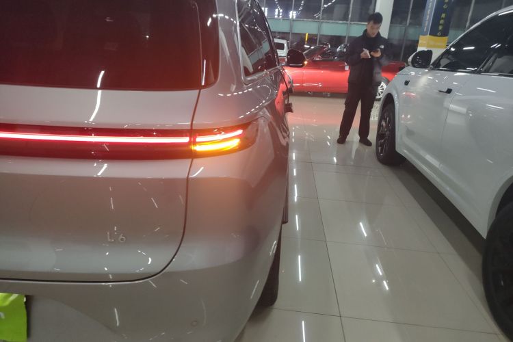理想汽车 理想L6 2024款 Pro车身外观9