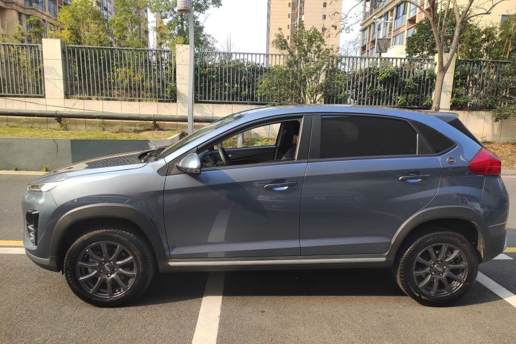 奇瑞 瑞虎3X 2024款 1.5L CVT卓越版车身外观4