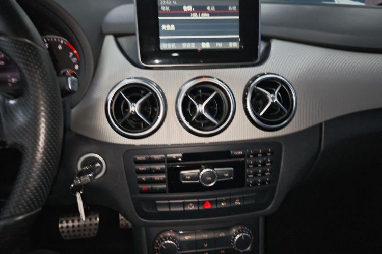 奔驰B级 2012款 B 200中控内饰16