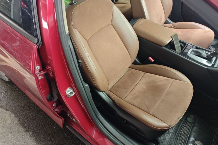 别克 君威 2017款 20T 精英型局部细节41