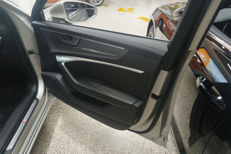 奥迪A6L 2022款 40 TFSI 豪华动感型中控内饰7005