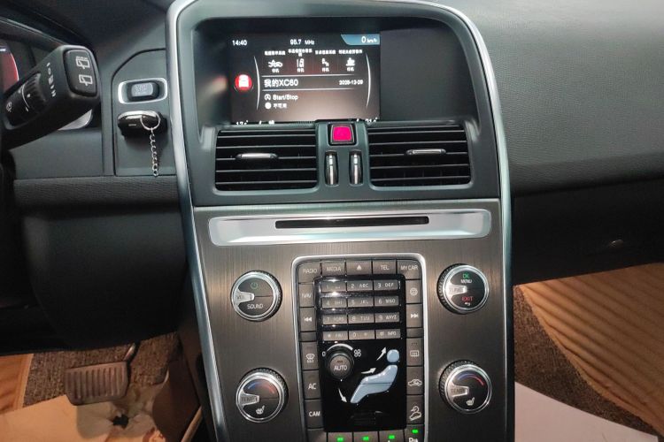 沃尔沃XC60 2016款 T5 AWD 智驭版中控内饰16