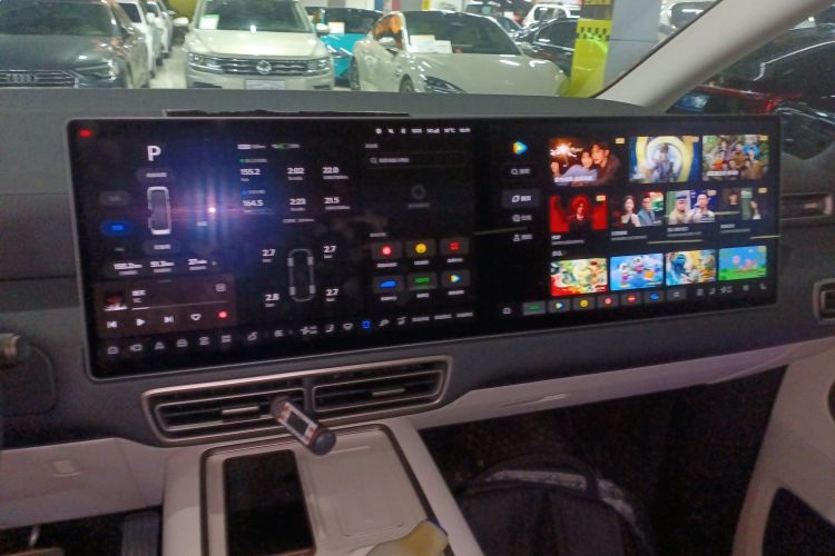 理想汽车 理想MEGA 2025款 Home 家庭特别版中控内饰16