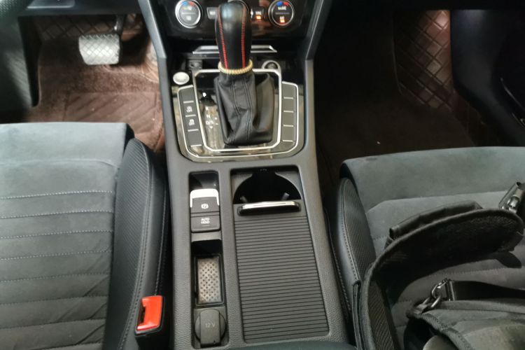 大众 迈腾 2017款 330TSI DSG 尊贵型局部细节18