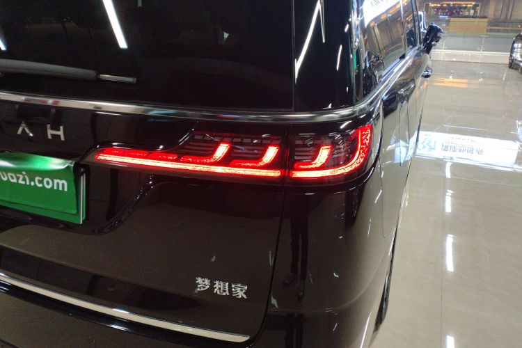 岚图汽车 岚图梦想家 2022款 0碳版 想+智驾包 475km车身外观9