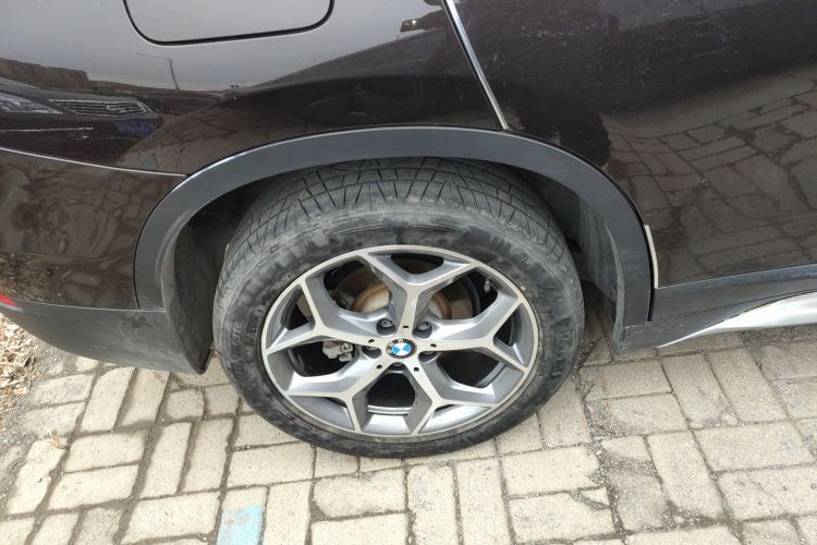 宝马X1 2018款 xDrive20Li 尊享型车身外观6005