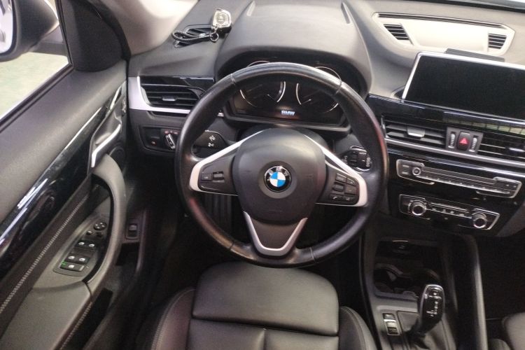 宝马X1 2020款 sDrive20Li 时尚型中控内饰13